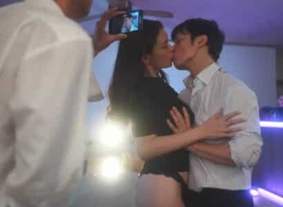 Chồng đau lòng quay phim cho vợ làm tình với người đàn ông khác - JAV HD Video | Javhay