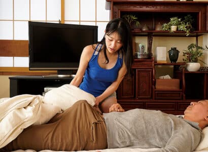 Bị chồng bỏ bê thiếu thốn lâu ngày, con dâu làm liều bú cặc bố chồng đang ngủ - JAV HD Video | Javhay