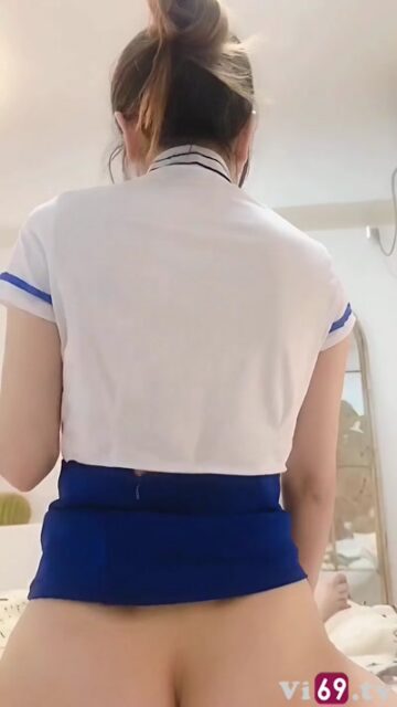 Nàng chân dài mông to mặc đồ sexy gợi dục mà cu anh lại không cứng